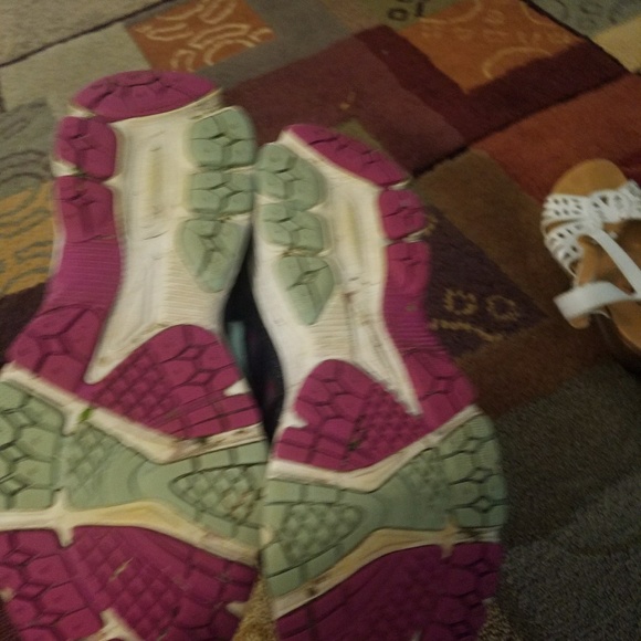 New balance shoes - Picture 2 of 2